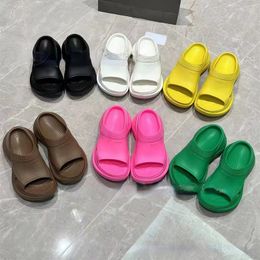 Women Designer Slippers Thick-soled Slippers 2023 Summer New Round Toe Muffin Bottom Casual Letter Outside Wearing Beach Shoes