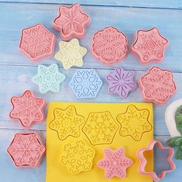 Baking Moulds 8Pcs/set Christmas Snowflake Shape Cookie Cutters 3D Plastic Biscuit Mould Stamp Fondant Cake Mould Kitchen Bakeware