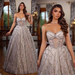 Abiti da sposa con paillettes fantasia Abiti da sposa senza spalline Abiti da sposa con illusione scintillante senza maniche a linea Taglie forti su misura