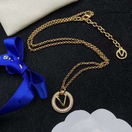 Luxusmarke Halskette Anhänger Designer Modeschmuck Set Mann V Buchstabe vergoldet Gold Silber Kette für Frau Trendy Tiktok Have Halsketten Schmuck