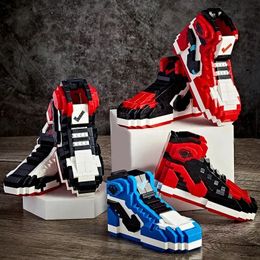 Scarpe da basket Blocchi di micro-diamanti in pellet Puzzle regalo di laurea per toy boy compatibile con LEGO