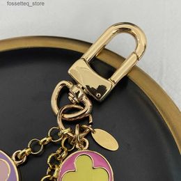 Key Rings Fashion Luxury Designer Keychain Classic Brands Key Buckle Flower Letter Pattern Genuine Leather Golden Keychains Mens Womens Bag PendantL240305