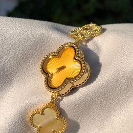 Made Sier 5A Sterling Alhambra Quartz Movimento prodotto da Ladies Watch Bracelet 22,7 mm Gold con guscio di agata naturale fatto 004 509692