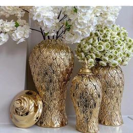 Storage Bottles Gold-plated Feather Relief Ceramic Jar With Lid Golden General Tank Flower Arrangement Jewelry Jars Cosmetic Containers