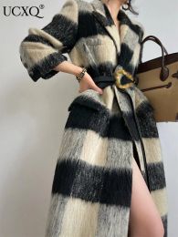 Blends UCXQ Vintage Black White Plaid Striped Woollen Coat Autumn Winter 2023 New Notched Thickened Women Overcoat With Gold Button Belt