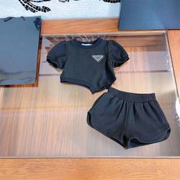 Новые детские летние комплекты для девочек из двух предметов Модельер Роскошные хлопковые наряды Детская свободная повседневная одежда для маленьких девочек с короткими брюками