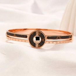 Bracelets Style Bracelets Women Bangle Designer Letter Jewelry Faux Leather Plated Wristband Cuff Jewelry Accessories S070 240302