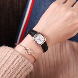Wristwatches 2021 Women Bracelet Watch Fashion Casual Leather Small Thin Wristwatch Luxury Top Brand Womens Girls Whatches227Y