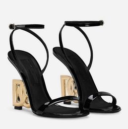 Ünlü marka kadınlar keira sandaletler ayakkabı cilalı patent deri altın kaplama karbon topuklu bayan parti düğün gladyatör sandtalias indirim ayakkabı eu35-43 kutu