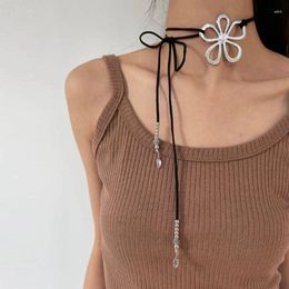 Choker 2pcs Hollow Flower Pendant Collar Necklace Long Rope Knotted Jewelry Neck Tie Clavicle Chain