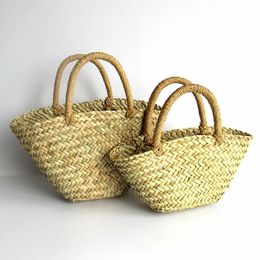 triangular grass Oblique weave handbag straw bag childrens basket pastoral style small bag po decoration bag 240304