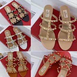 top quality Casual Shoes Highquality Sandals Luxury Designer Sandal Summer Womens Slide Slipper 2024 New Leather Stud Nude Rivet Thick Heels Versatile