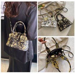 Advanced and Westernised Shell 2024 New One Shoulder Bag Crossbody Women's Handbag Fashion