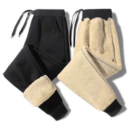 Winter Lambswool Long Pants Warm Pants Men Thick Sweatpants Outdoor Thermal Casual Joggers Pants for Men Fleece Trousers 240320