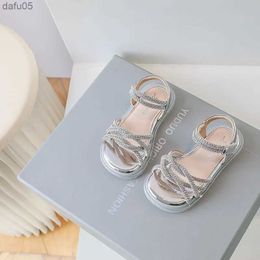 Sandals Summer New Girls Sandals Breathable Open Toe Rhinestone Girls Princess Shoe Infant Soft Sole Walking Shoes