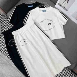 Two Piece Dress Designer 2024 Early Spring New Logo Letter Embroidered Decorative T-shirt Paired with Waistband Slimming Skirt Set for Women YZZG