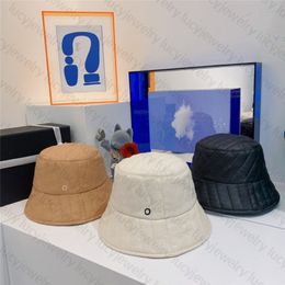 Designer Bucket Hat Ball Caps Chequer Warm Hats for Man Woman Cap Plaid 3 Color Top Quality319a