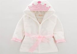 Fashion Baby Boy Girl Bathrobe Children039s Flannel Crown Bathrobe Baby Boys Girl Robes Baby Hooded Bath Towel Kids Pajamas 2101338958