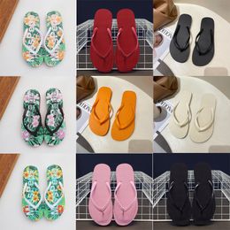 Açık Moda Sandalet Terlik Tasarımcı Platform Klasik Sıkıştırılmış Plaj Alfabesi Baskı Flip Flops Yaz Düz Rahat Ayakkabı G 42