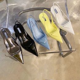 Sandali da donna per scarpe firmate con tacco alto Classici P Triangolo a punta 3,5 cm 7,5 cm Tacco sottile Pelle verniciata nera Décolleté estivi di marca Taglia 35-40