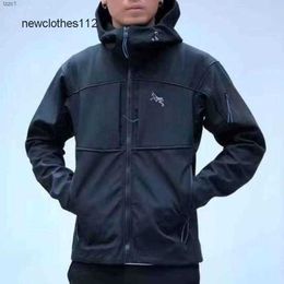 Arco masculino designer jaqueta de pelúcia das mulheres casca macia quente à prova de vento impermeável casaco com capuz ao ar livre moda esportiva movimento atual 886