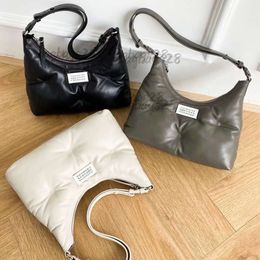 Bolsas de Ombro 2024 Margiela Lambskin Clutch Bag Couro Designer Mulheres Cruz Corpo Sacos de Ombro Luxo Tote Bolsas Férias Moda Carteira Underarm Evening Bag