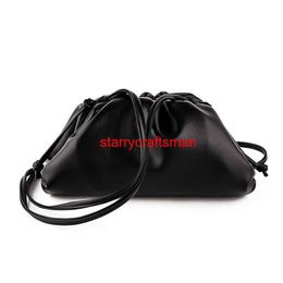 Leather Cluth Bags Botteg Veneta Pouch Bag 2024 Hot Selling Xiaojing Laojiang Handheld Bag Cloud Bag Solid Colour Top Layer Soft Leather Pleated Dumplinhave logo HBIG