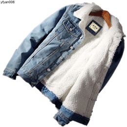 Giacca e cappotto trendy in caldo pile di denim spesso moda invernale da uomo taglie forti