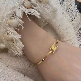 Braccialetti con lettere da donna di design di lusso eleganti braccialetti in oro 18 carati con logo originale inciso braccialetto gioielli di moda regalo per signora