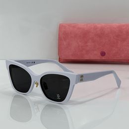 Acetatbrille, Miui-Sonnenbrille, Designer-Sonnenbrille für Damen, zeitgenössisch, elegante Ästhetik, gutes Material, weiße Katzenaugen-Sonnenbrille, Occhiali da sole da donna