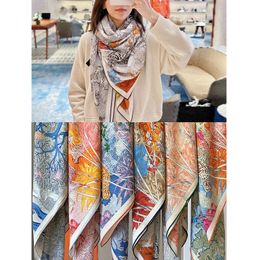 Silk and cashmere scarves return to nature with double-sided and same Colour generous scarves and warm scarves for the neck