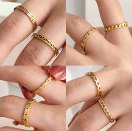 Band Rings New 2022 Dainty Hollow Dainty Rings for Women Wedding Minimalist Daisy High Quality Versatile Female Finger Ring Jewellery Gifts L240305