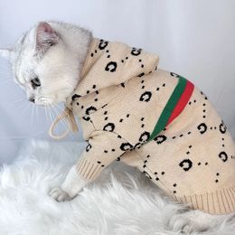 Модная весенняя одежда для кошек, костюм-свитер, осенняя теплая одежда для домашних животных для маленьких и средних собак, пуловер, одежда для талисманов, товары для домашних животных 240304
