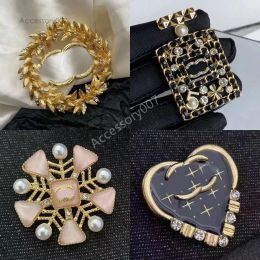 Pins, BroochesBrooch Pin Designer Broche Fashion Have Cgletter Gold Plated Sier Crystal Pearl Women Brand Letter Brooches Pins Romantic Couple Gift es s