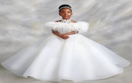 2021 Luxurious Lace Beaded Flower Girl Dresses Ball Gown Sheer Neck Crystals Organza Lilttle Kids Birthday Pageant Weddding Gowns 9444329