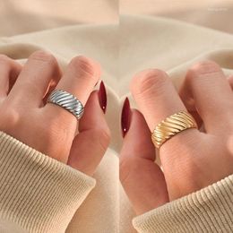 Cluster Rings Stainless Steel Threaded Opening Ring For Women Men Non Fading Croissant Shape Personality Finger Accessories Fashion Jewellery