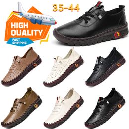 Athletic Shoes Gai Designer Casual Shoes Handgjorda senor Moderskor Kvinnor Mens Single Shoes Leather Softy Bottom Flat Non-Slip 35-43 komfort