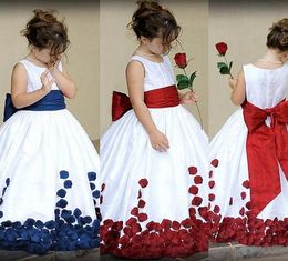 New Arrival Lace Ball Gown Flower Girl Dresses For Weddings Appliques Little Girls Pageant Dress Short Sleeves Pearls First Commun8336340