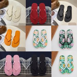 2024 designer Slippers sandals fashion outdoor platform shoes classic pinched beach shoes alphabet print flip flops summer flat casual shoes GAI-22