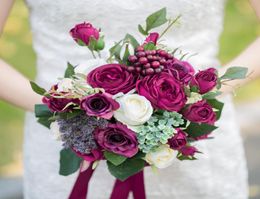 2017 Romantic Bridal Bouquets Burgundy Rose Berry Handmade Artifical Flower Bouquet Wedding Bridesmaid Ramo Novia Bouquet1413670