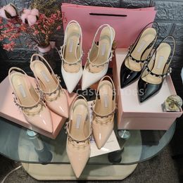 2024 slingback in pelle di vitello tacchi alti décolleté sandali con fibbia in metallo impreziositi tacco gattino Slingbacks donna Designer di lusso punta a punta scarpe da sera taglia 35-40