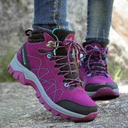 Outdoor Shoes Sandals Winter Women Ankle Suede Leather Hiking Boots Outdoor Trekking Shoes Plush Warm Mountain Shoes Tracking Climbing YQ240301