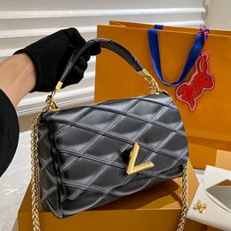 GO-14 Luxury Designer Womens Shoulder Bag with Ultra High Quality Quilted Thread Leather Handbag Metal Letter Logo Twist Lock qo 14 Crossbody Bag