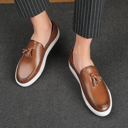 New Vulcanized Men Shoes PU Leather Solid Color Fashionable European and American Tassel Round Toe Flat Bottomed Outdoor Leisure Leather Shoes