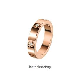 Original 1to1 Cartres Fashion Couple Card Home 18k gold Index Finger Ring for Men and Women Personality Advanced Sense Colorless Pair Jewelry 824P