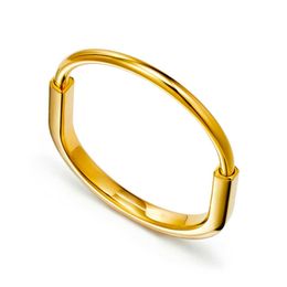 Fashion TFF geometric lock buckle horseshoe shaped stainless steel bracelet for women with simple and fashionable design plated with 18K gold W8QE