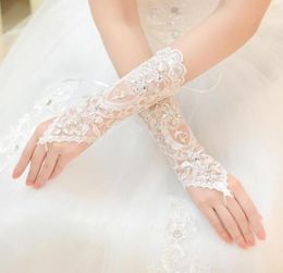 2018 Short Lace Bride Bridal Gloves Wedding Gloves Crystals Wedding Accessories Fingerless Lace Gloves for Brides2976787