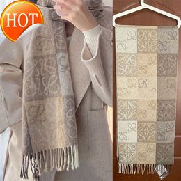 Scarves Classic Green Chess and Card Checker Cashmere Scarf for Womens Milk Tea Color Wool Shawl Mens Couples Grey Warm Autumn Winter