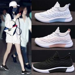 Leisure shoes for women in spring and summer new flying woven shoes Korean version trendy sports shoes soft soles breathable womens casual shoes