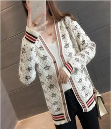 Women039s Sweaters Knitted Cardigan Luxury Contrast Design Stripe Crown Pattern V Neck Button Long Sleeves Sweater Whole Fe2157119